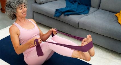 Pilates para +50: ejercicios ideales con bandas elásticas