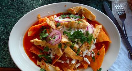 La receta sencilla de chilaquiles, uno de los mejores desayunos del mundo, según Taste Atlas