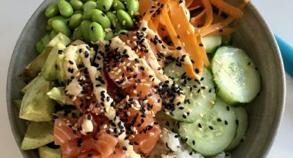 Receta para el táper: poke de salmón, un almuerzo nutritivo que no necesita pasar por el microondas