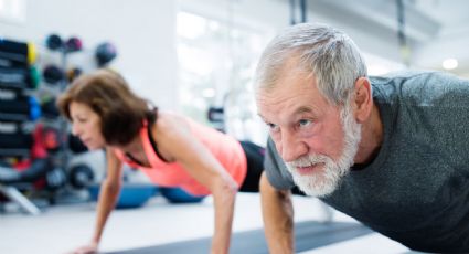 Adiós a las pesas para ganar músculo en los brazos después de los 50: el ejercicio ideal para lograrlo