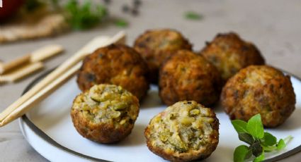 Si no sabes cómo hacer para que coman berenjena en casa, esta receta de albóndigas es para tu familia