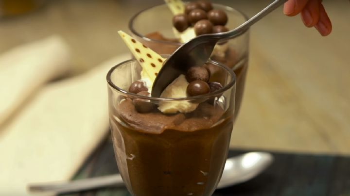 Adoro esta mousse de chocolate: se hace con huevo duro y no lleva ni harina, ni leche, ni azúcar