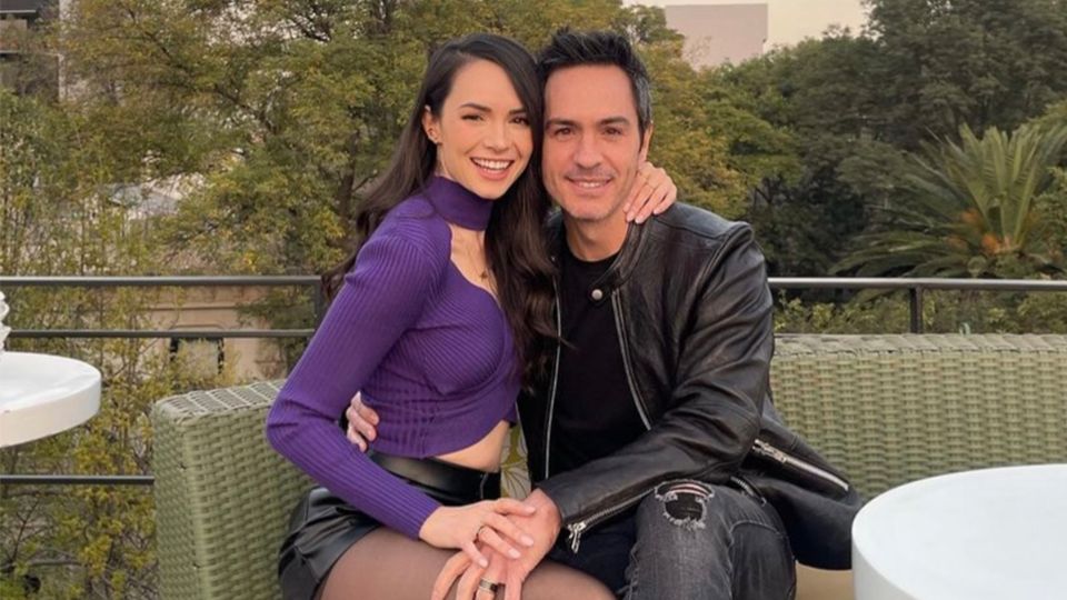Mauricio Ochmann y su pareja. Fuente: (Instagram)