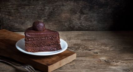 Disfruta de una rica y saludable torta de chocolate con pocos ingredientes