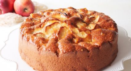 Para el desayuno o la merienda, sorprende a todos con un bizcocho de manzana