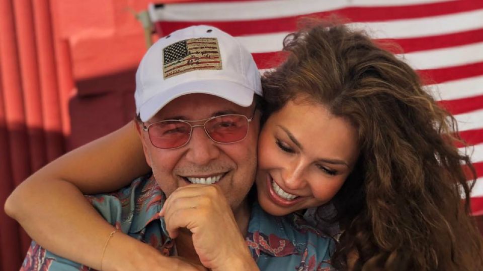Tommy Mottola y Thalía. Fuente: (Twitter)