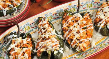 Cómo preparar chiles rellenos con pocos ingredientes y muy sabrosos