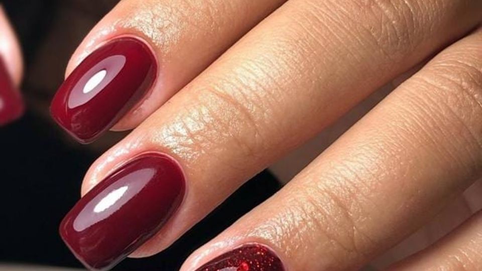 Nail Art con colores profundos. Fuente: (Instagram)