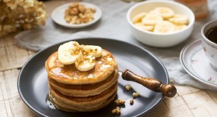 Jugosas y esponjosas: la descripción perfecta de esta receta facilísima de tortitas de plátanos