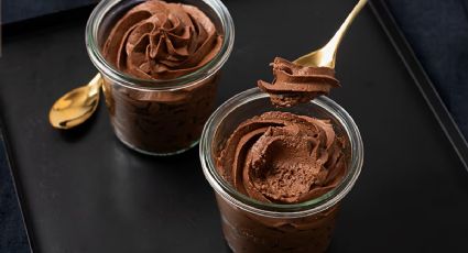 Ni una cucharada de azúcar: delicioso mousse de chocolate con 5 ingredientes