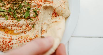 En casa nos encanta untar las tortillas con hummus de garbanzo: conoce cómo prepararlo