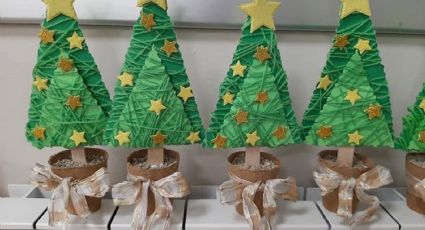 No quiero un árbol de Navidad, pero si adornar la puerta con estas decoraciones hechas con cartón