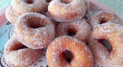 La receta fácil y rendidora de rosquitas: quedan livianitas y súper esponjosas