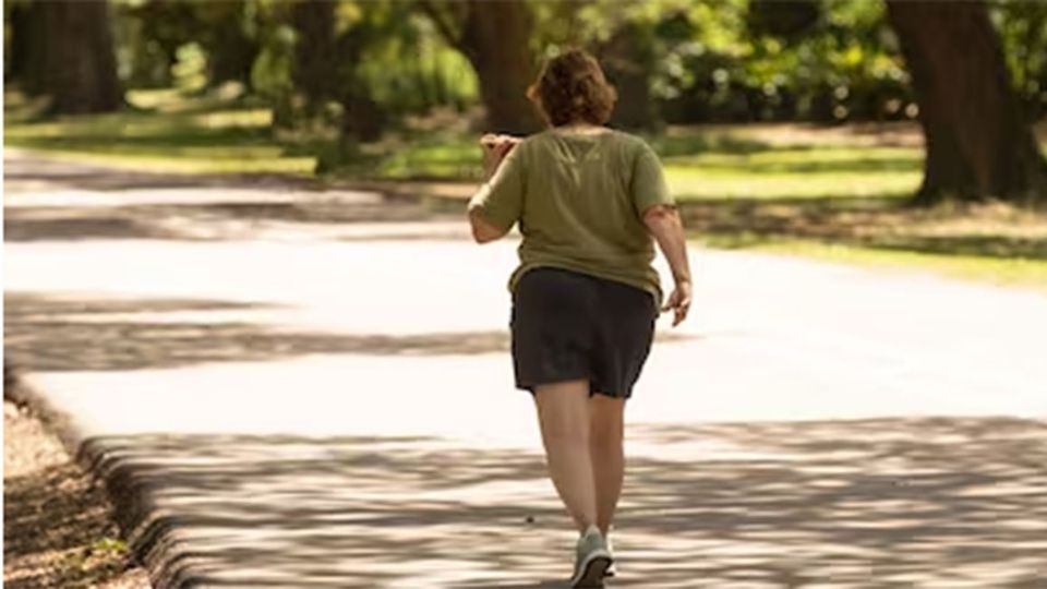 Cómo caminar para bajar de peso. Fuente: (Instagram)