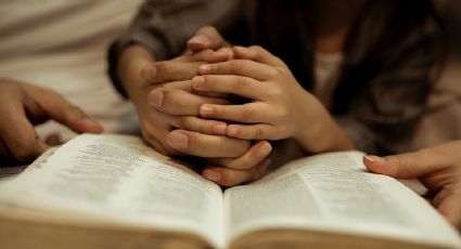 Oración para que el ser amado piense en tí y te busque: atrae la energía del amor