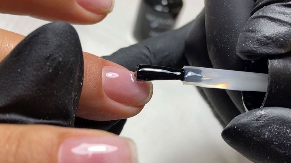 Base Rubber: la manera más completa de nutrir y proteger tus uñas. Fuente: (Pinterest)