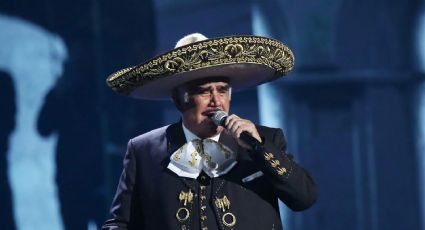 La canción de Vicente Fernández que su hijo le cantó a su esposa tiene todo el sentido