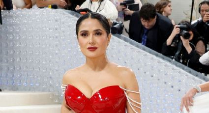 Con canas al natural y un espectacular bikini en tendencia: Salma Hayek lo hace todo bien