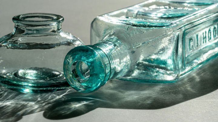 Ni cloro ni cepillo: la mezcla efectiva para limpiar tus botellas de vidrio