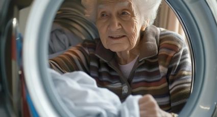 El truco de mi abuela para despercudir ropa blanca: solo necesitas detergente y agua oxigenada