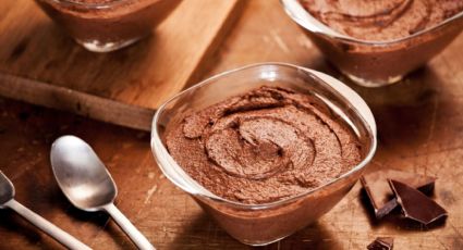 3 ingredientes y 25 minutos: el mousse de chocolate perfecto existe y no lleva ni leche ni huevos