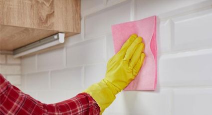 Adiós al vinagre: 3 productos que son oro puro para dejar impecables los azulejos del baño y la cocina