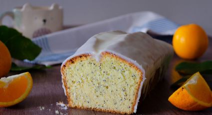 Perfecta para la sobremesa del domingo: la receta fácil de un húmedo budín de naranjas sin TACC