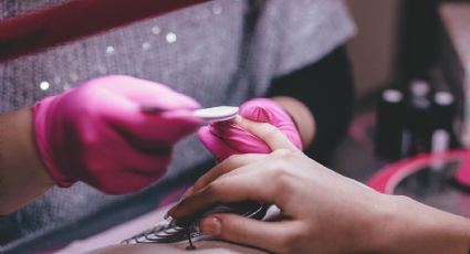 Uñas 'aura nails': cómo conseguir el efecto difuminado y colorido con 5 diseños de Nail Art fáciles