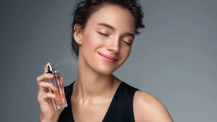 Una mezcla perfecta de flores y frutas: el perfume ideal si buscas un toque de frescura y elegancia