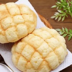 Melonpan japonés: el pan dulce que conquista con su corazón suave y su costra crujiente